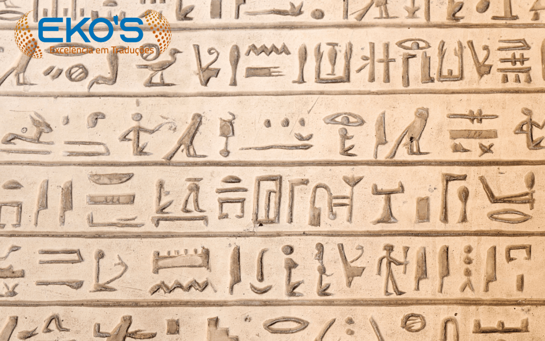 Hieróglifos: Como funciona a tradução da escrita mais antiga do mundo