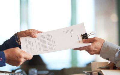 Tradução de Contratos Empresariais: Como Evitar Erros Que Comprometem Negócios