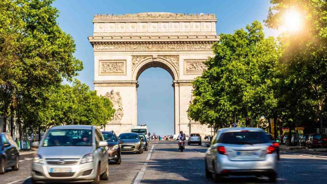 Tradução Juramentada da CNH Para Dirigir na França: Como Fazer e Onde Solicitar